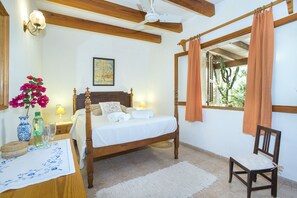 3 室のベッドルーム、セーフティボックス (室内)、アイロン / アイロン台、旅行用ベビーベッド