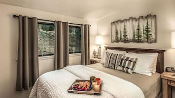 2 Schlafzimmer, Schreibtisch, Bügeleisen/Bügelbrett, Reisekinderbett