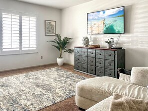 TV, ping pong, stereo - Swiss Corner Cottage * Private-Heated Indoor Pool (Santa Clara)