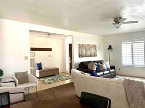 TV, ping pong, stereo