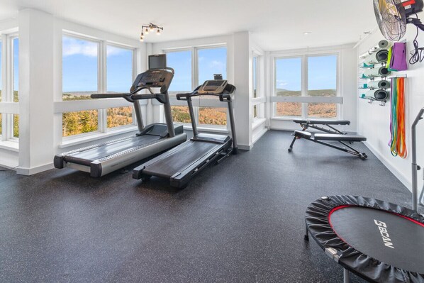 Fitness facility - Slopeside Retreat Close to Village & Ballhooter EZ Park Wi-Fi Sleeps 4 (Snowshoe)