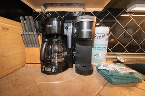 Coffee and/or coffee maker - Slopeside Retreat Close to Village & Ballhooter EZ Park Wi-Fi Sleeps 4 (Snowshoe)