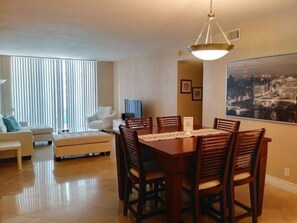 Interior - Beautiful Condo on the beach. Great Location!! (Hollywood)