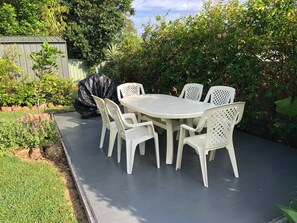 Outdoor dining - 19 Pindari Parade - YOUR PERFECT FAMILY HOLIDAY DESTINATION (PORT MACQUARIE)