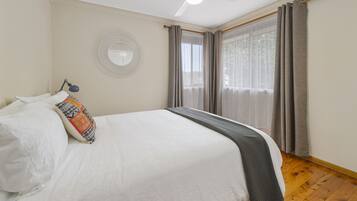 3 bedrooms, iron/ironing board, free WiFi, bed sheets