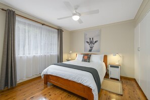 3 bedrooms, iron/ironing board, free WiFi, bed sheets - 19 Pindari Parade - YOUR PERFECT FAMILY HOLIDAY DESTINATION (PORT MACQUARIE)