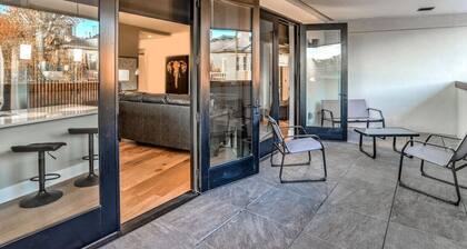 Downtown Asheville Large Enclosed Balcony