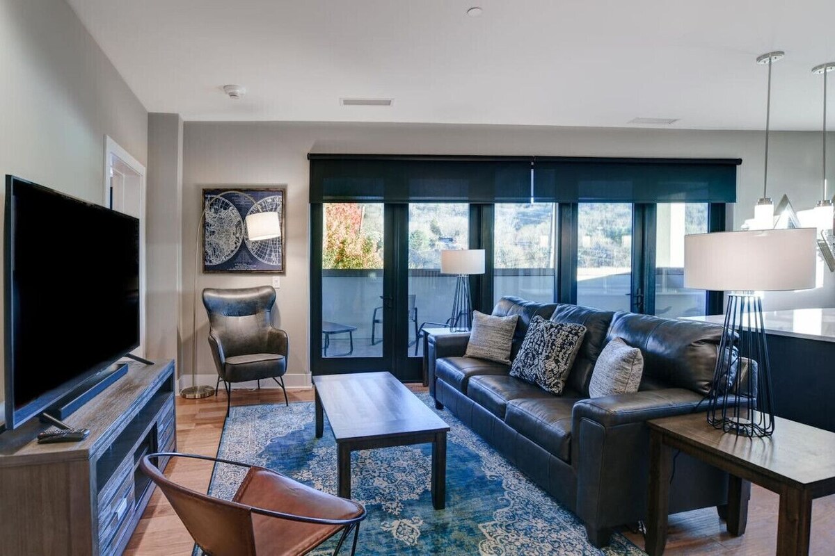 Downtown Asheville Large Enclosed Balcony