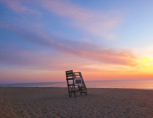 Semi OF, Hot Tub, Great Views, Comfortable, Large screened deck