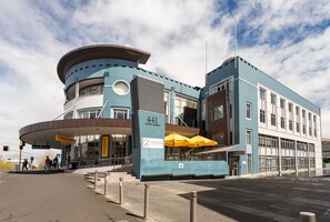 Exterior - Toodle's 4Bed apartment in Auckland CBD w Carpark (Auckland)