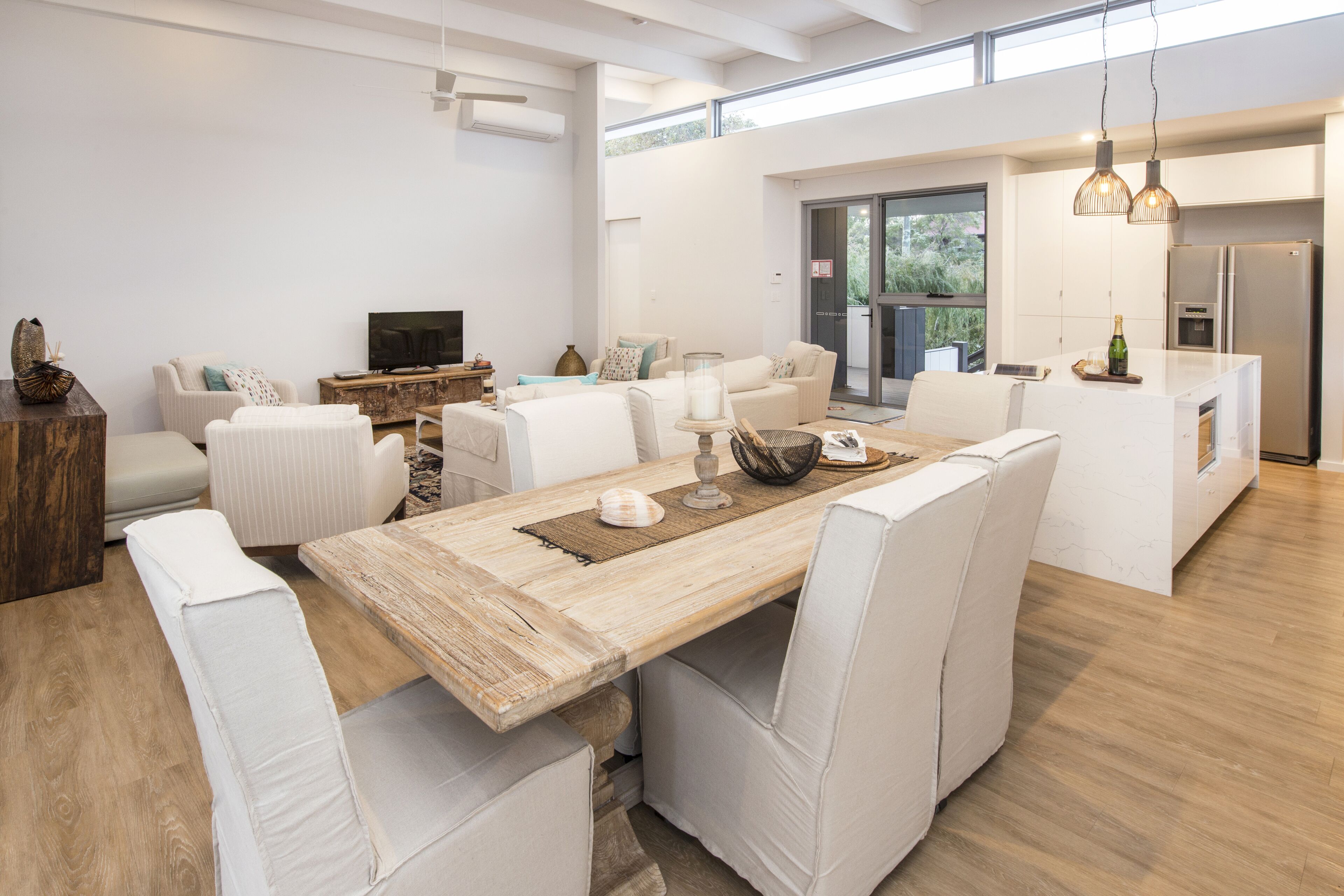 Stunning Couples Retreat with Ocean Views just 300 Metres to Beach — image 3