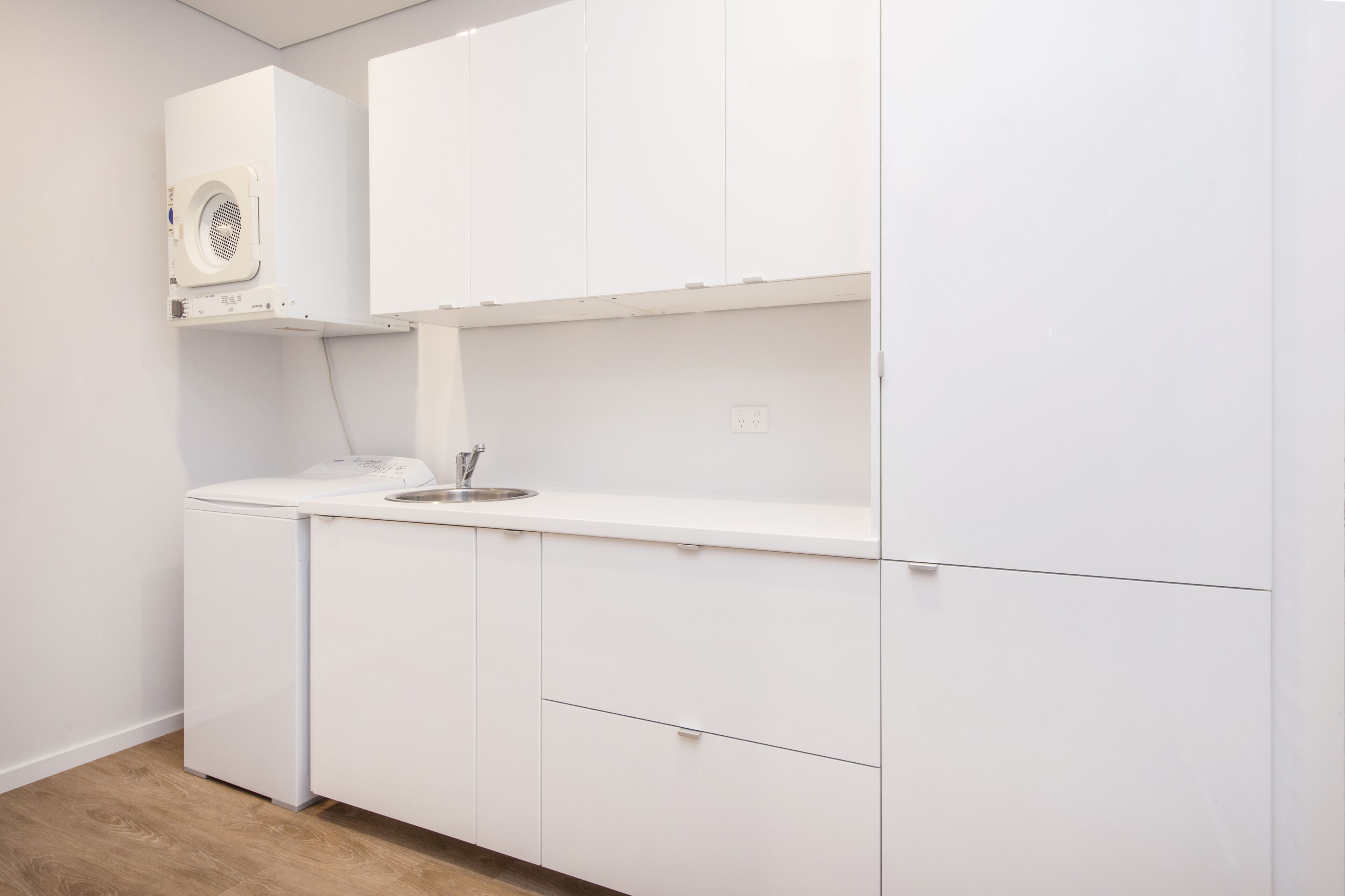 Stunning Couples Retreat with Ocean Views just 300 Metres to Beach — image 12