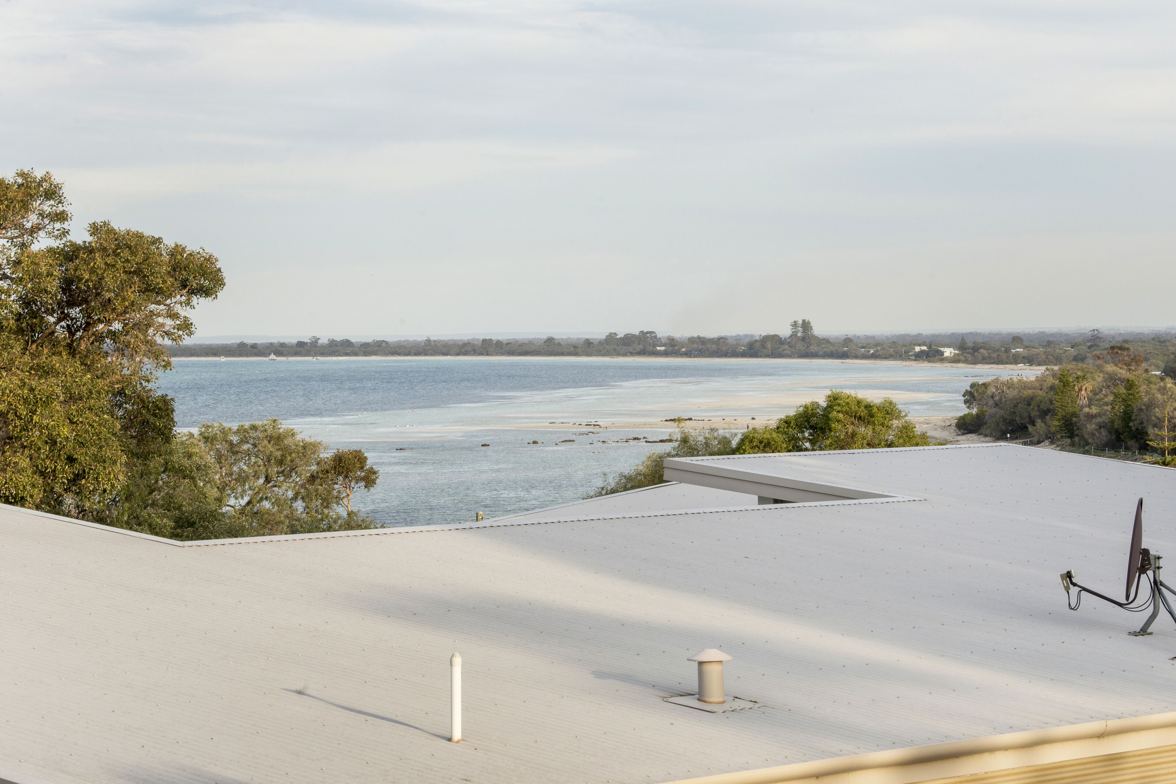 Stunning Couples Retreat with Ocean Views just 300 Metres to Beach — image 2