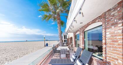 Stylish Oceanfront Getaway! | Stay on the Soft Sand Beaches of Newport! | Unbeatable Location