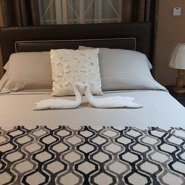 2 bedrooms, iron/ironing board, WiFi, bed sheets