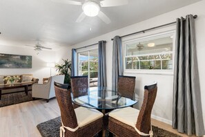 Interior - UNBEATABLE LOCATION WALK TO THE BEACH RARE!! (Marco Island)