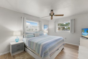 3 bedrooms, WiFi - UNBEATABLE LOCATION WALK TO THE BEACH RARE!! (Marco Island)