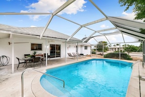 Pool - UNBEATABLE LOCATION WALK TO THE BEACH RARE!! (Marco Island)
