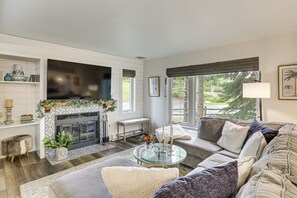 TV - Hike, Ski & Golf: Fully Renovated Edwards Townhome (Edwards)