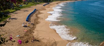 Gorgeous and Newly Updated Tropical Island Getaway #153-6, AC  and pool.