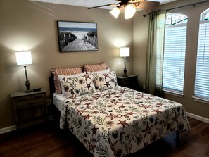 2 slaapkamers, een bureau, een strijkplank/strijkijzer, gratis wifi