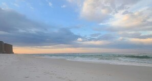 Una spiaggia nelle vicinanze