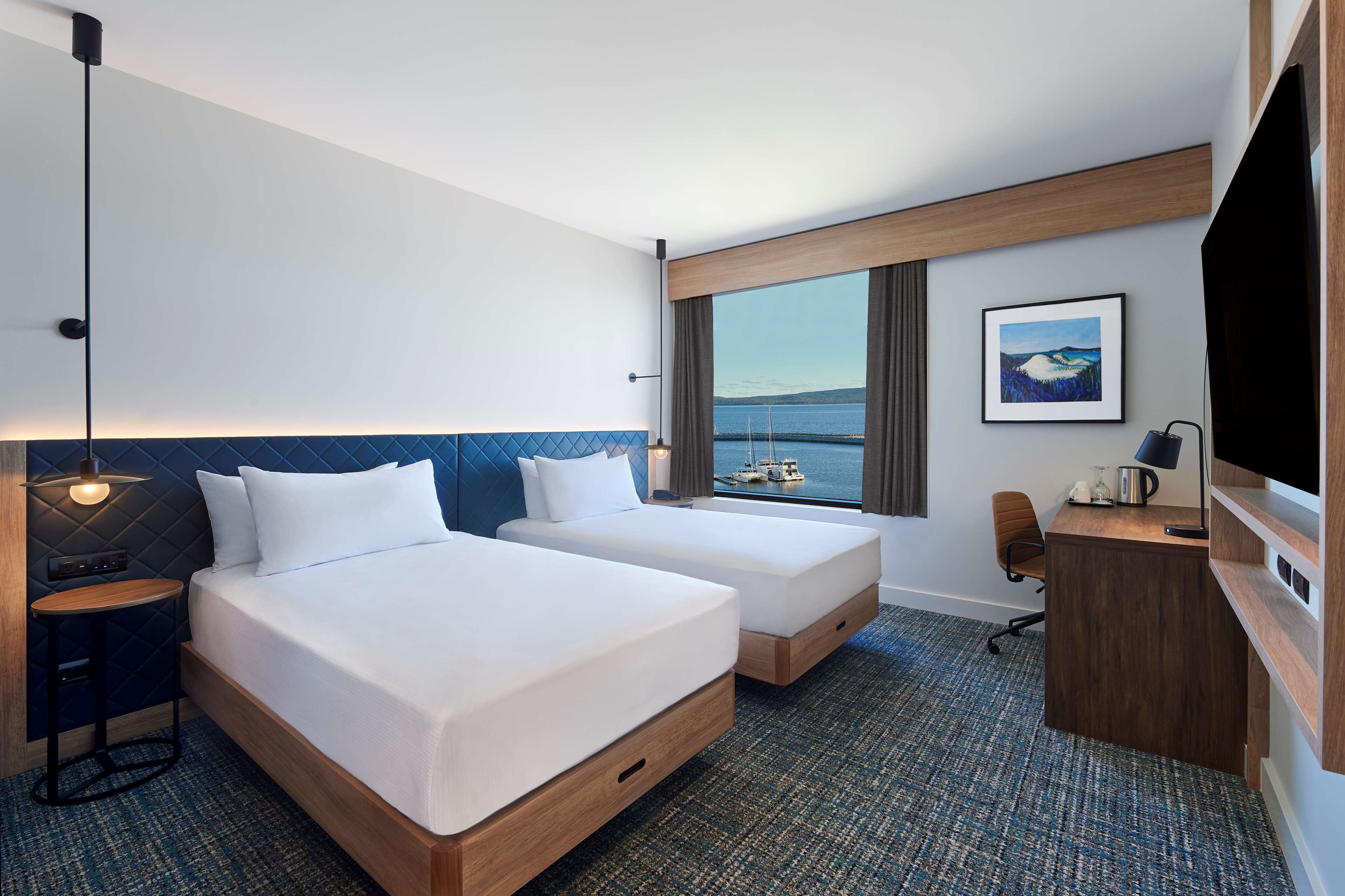 Premium bedding, in-room safe, desk, laptop workspace
