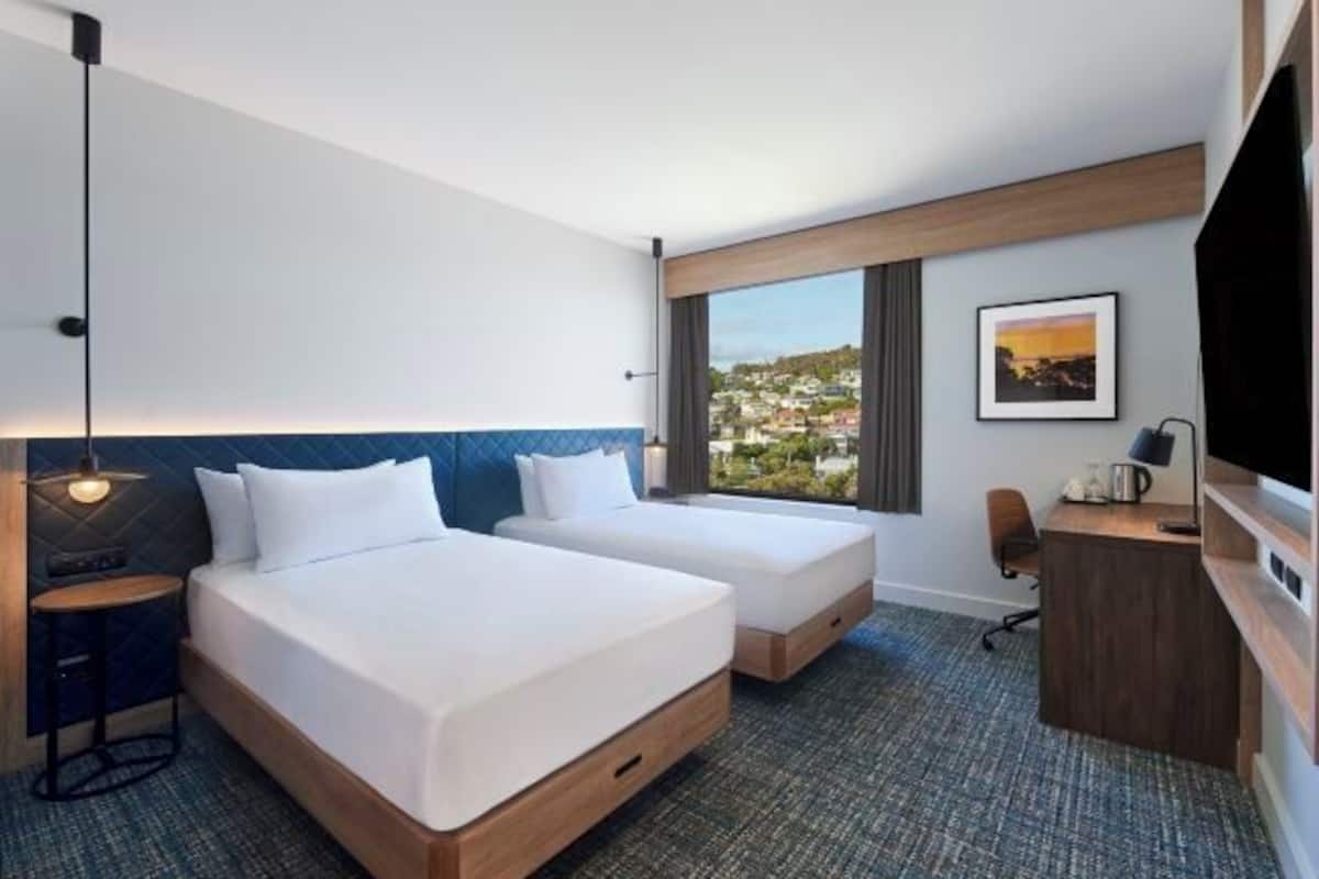 Premium bedding, in-room safe, desk, laptop workspace