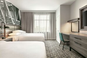 Premium bedding, down comforters, minibar, in-room safe - Embassy Suites by Hilton Atlanta Midtown (Atlanta)