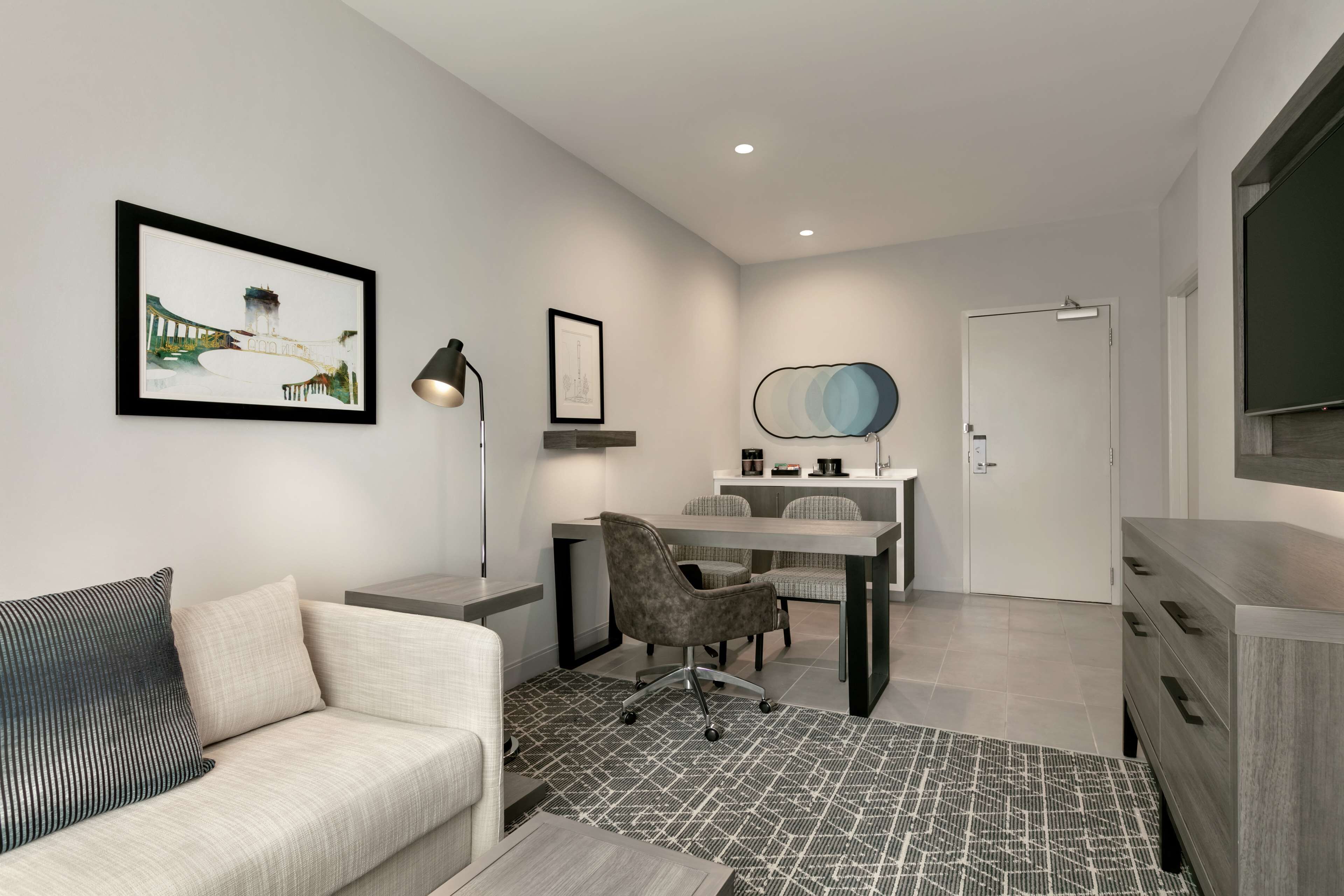 Photo - Embassy Suites by Hilton Atlanta Midtown