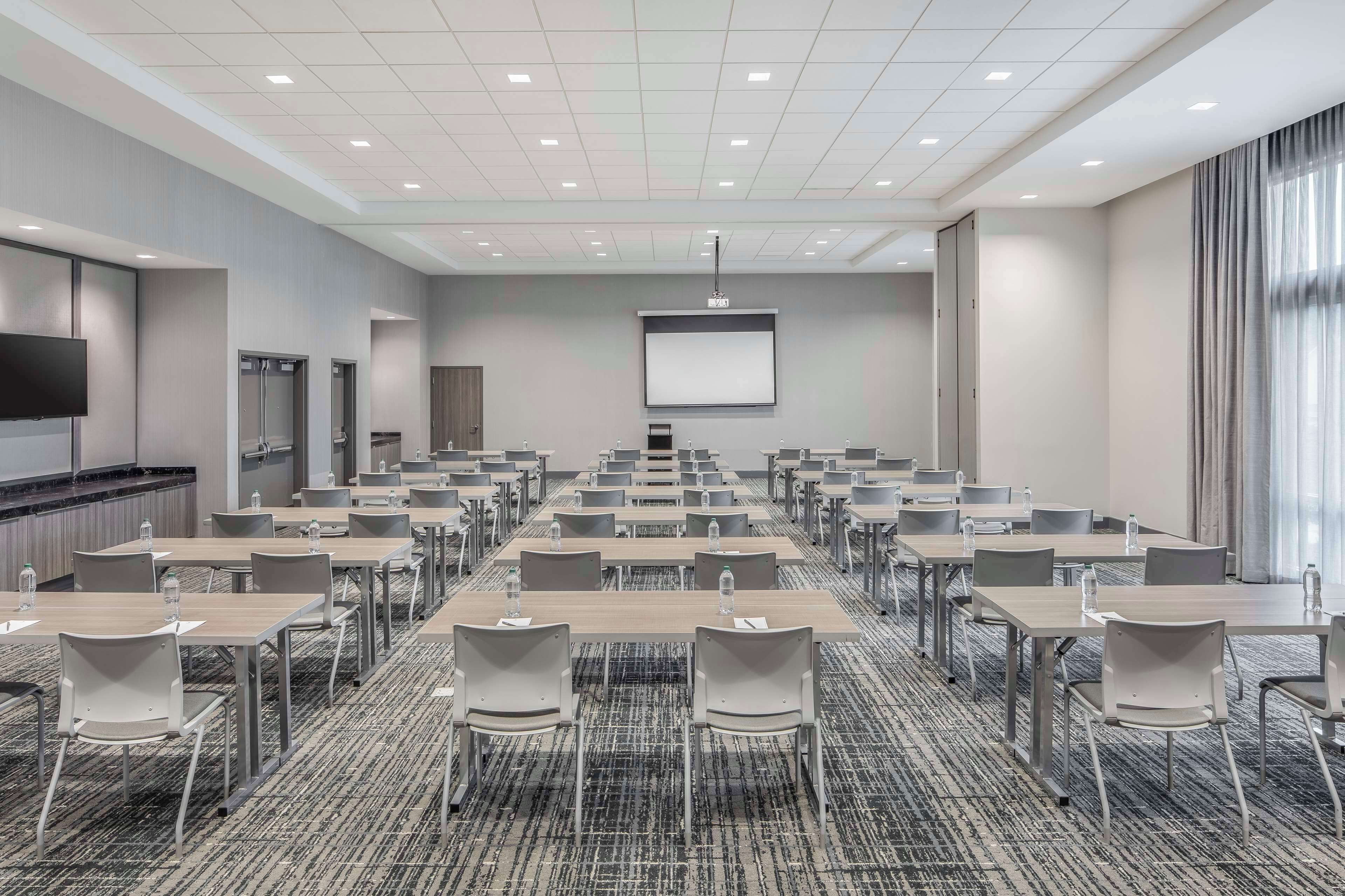 Photo - Embassy Suites by Hilton Atlanta Midtown