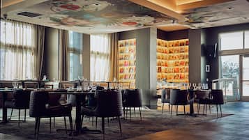 Der serveres frokost og aftensmad