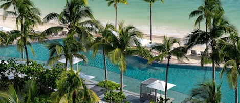 2 outdoor pools
