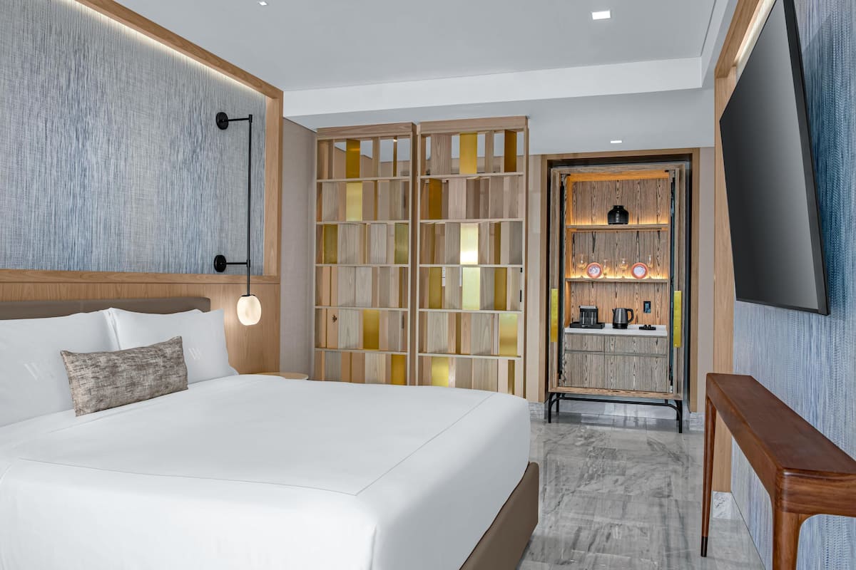 Zimmersafe, Verdunkelungsvorhänge, Bügeleisen/Bügelbrett