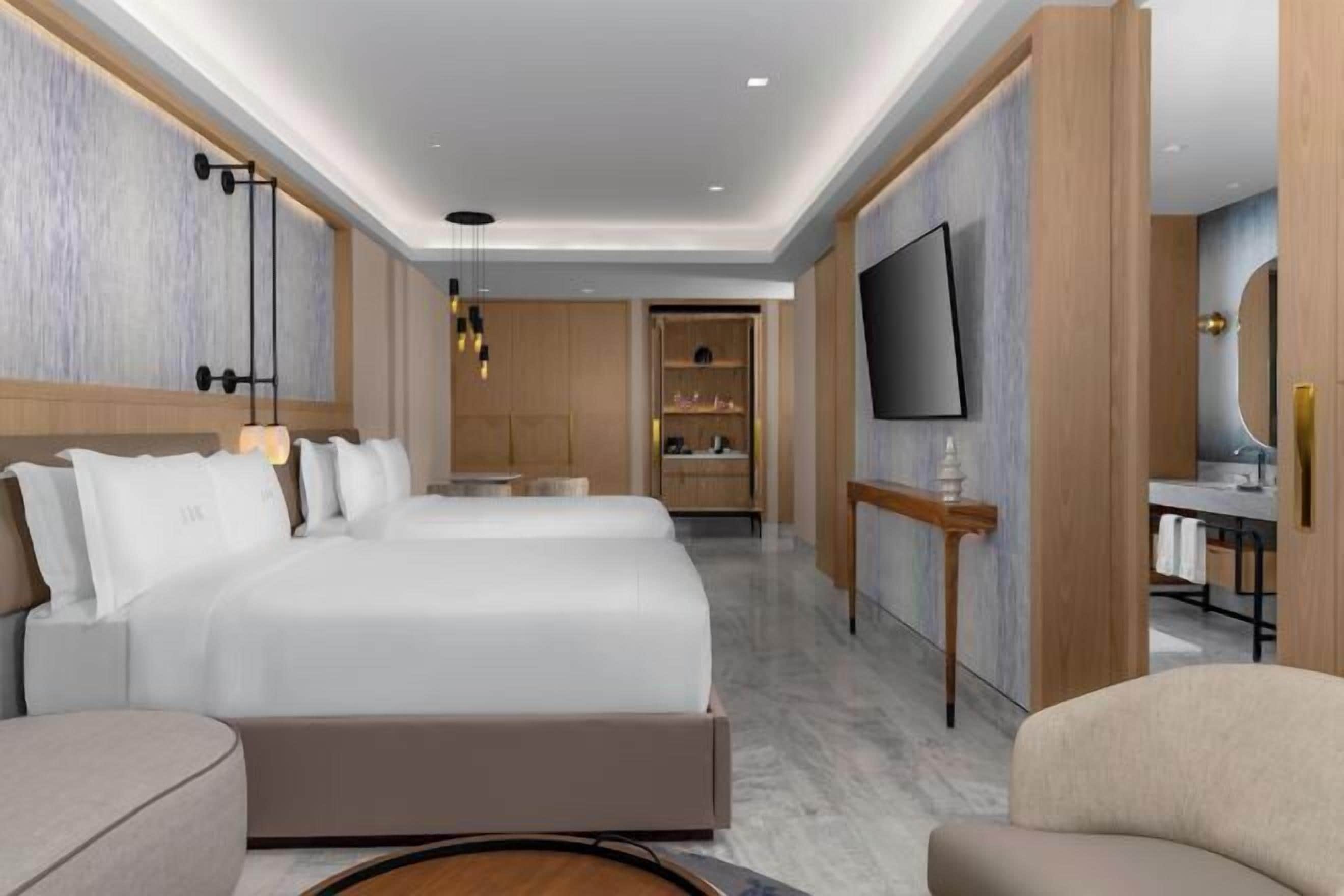 Tallelokero huoneessa, pimennysverhot, silitysrauta/-lauta