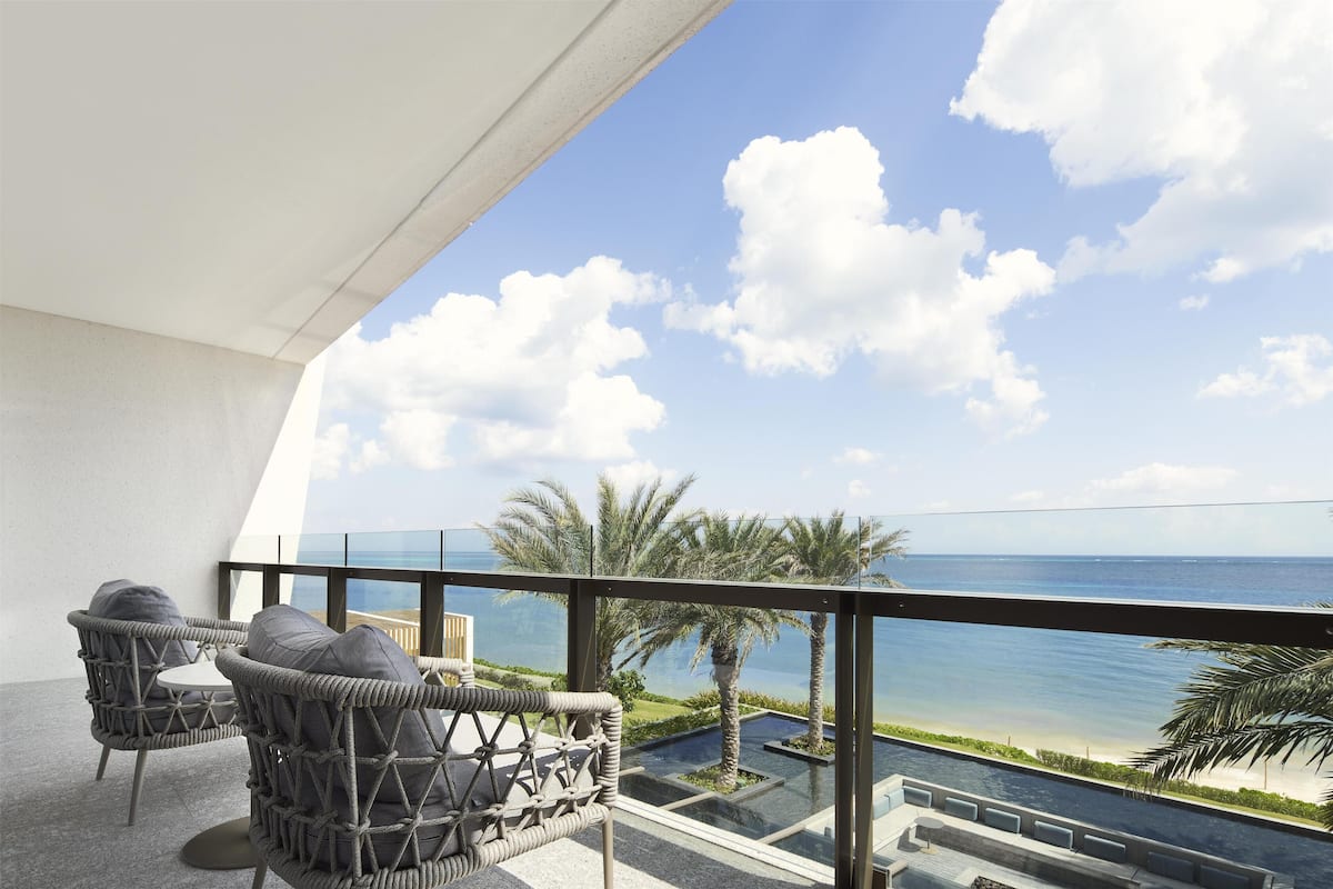 Zimmersafe, Verdunkelungsvorhänge, Bügeleisen/Bügelbrett