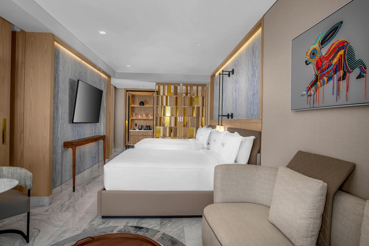 Zimmersafe, Verdunkelungsvorhänge, Bügeleisen/Bügelbrett