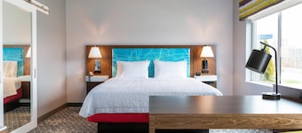Hampton Inn & Suites Marshfield