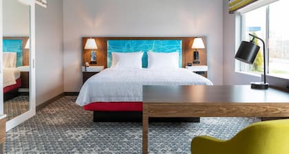 Hampton Inn & Suites Marshfield