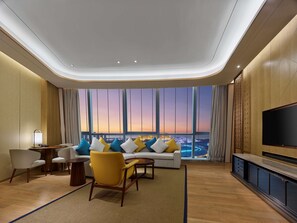 Desk, laptop workspace, blackout curtains, iron/ironing board - Hilton Hainan Ocean Flower Island (Danzhou)