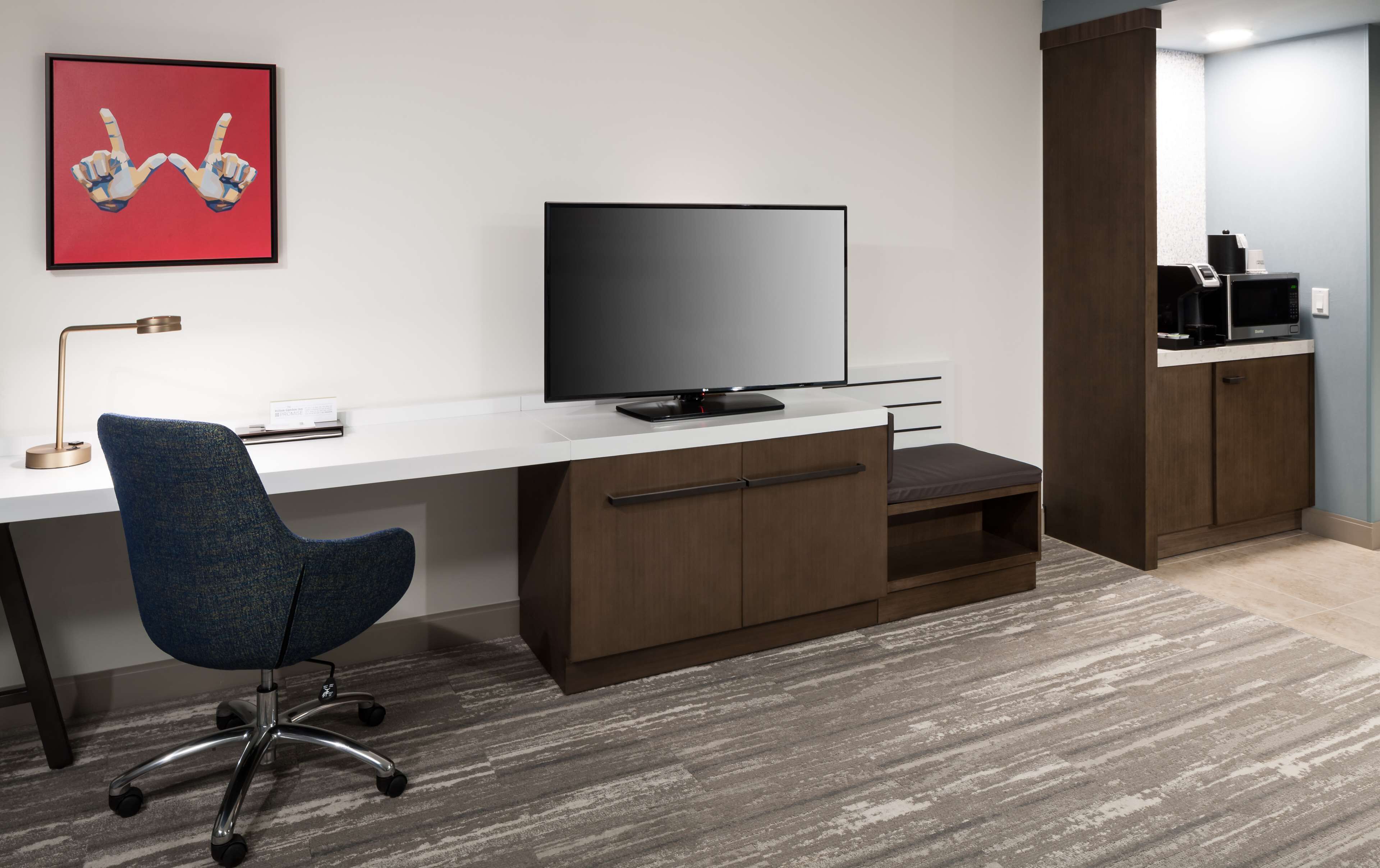 1 bedroom, desk, laptop workspace, soundproofing