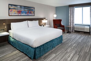 Desk, laptop workspace, soundproofing, bed sheets - Hilton Garden Inn Madison Downtown (Madison)