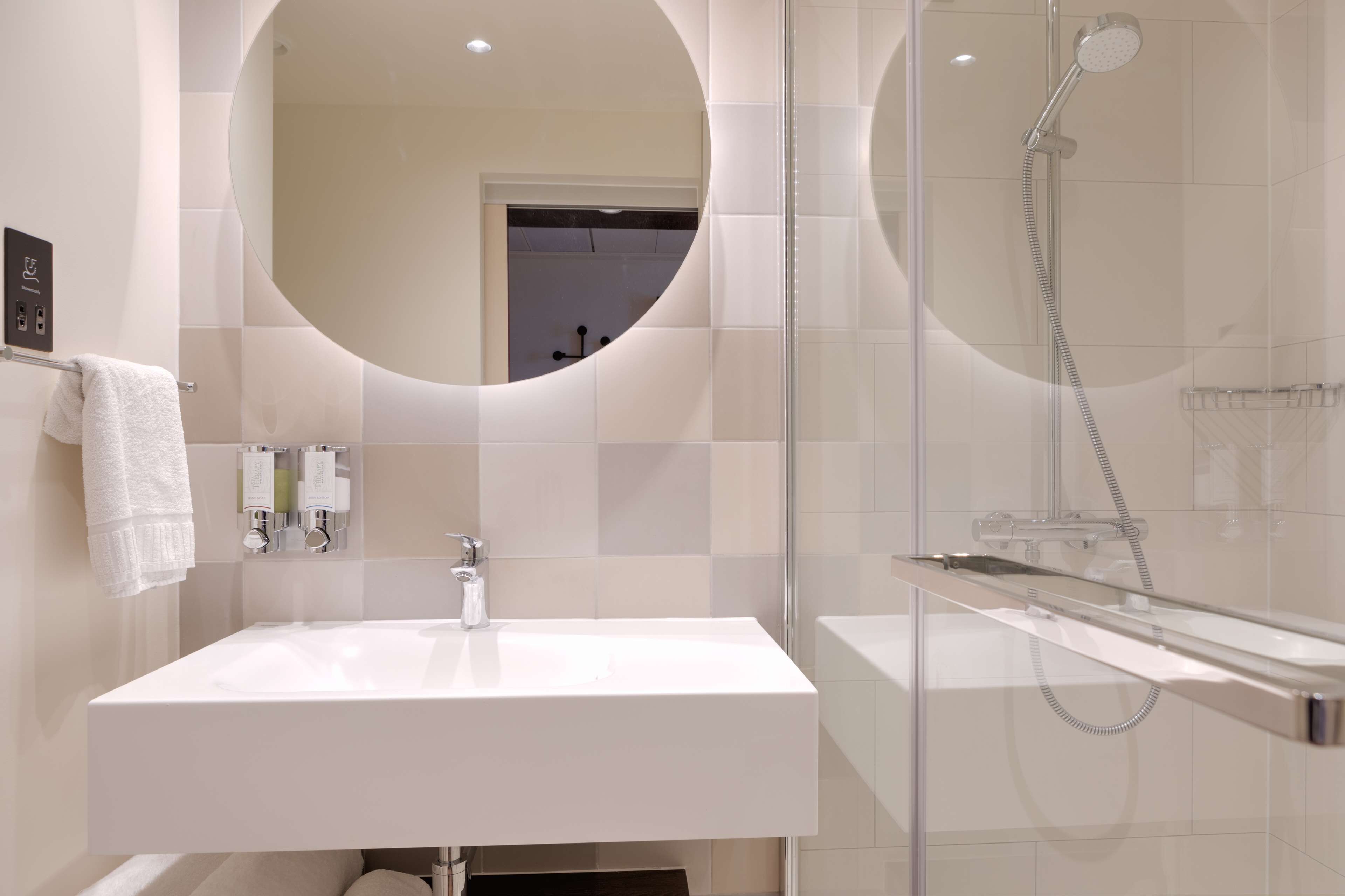 shower, rainfall showerhead, free toiletries, hair dryer