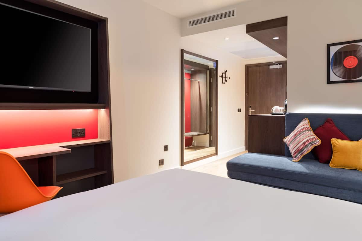 1 bedroom, hypo-allergenic bedding, in-room safe, desk