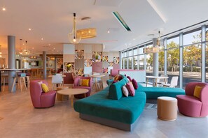 Lobby - Hampton by Hilton Ashford International (Ashford)