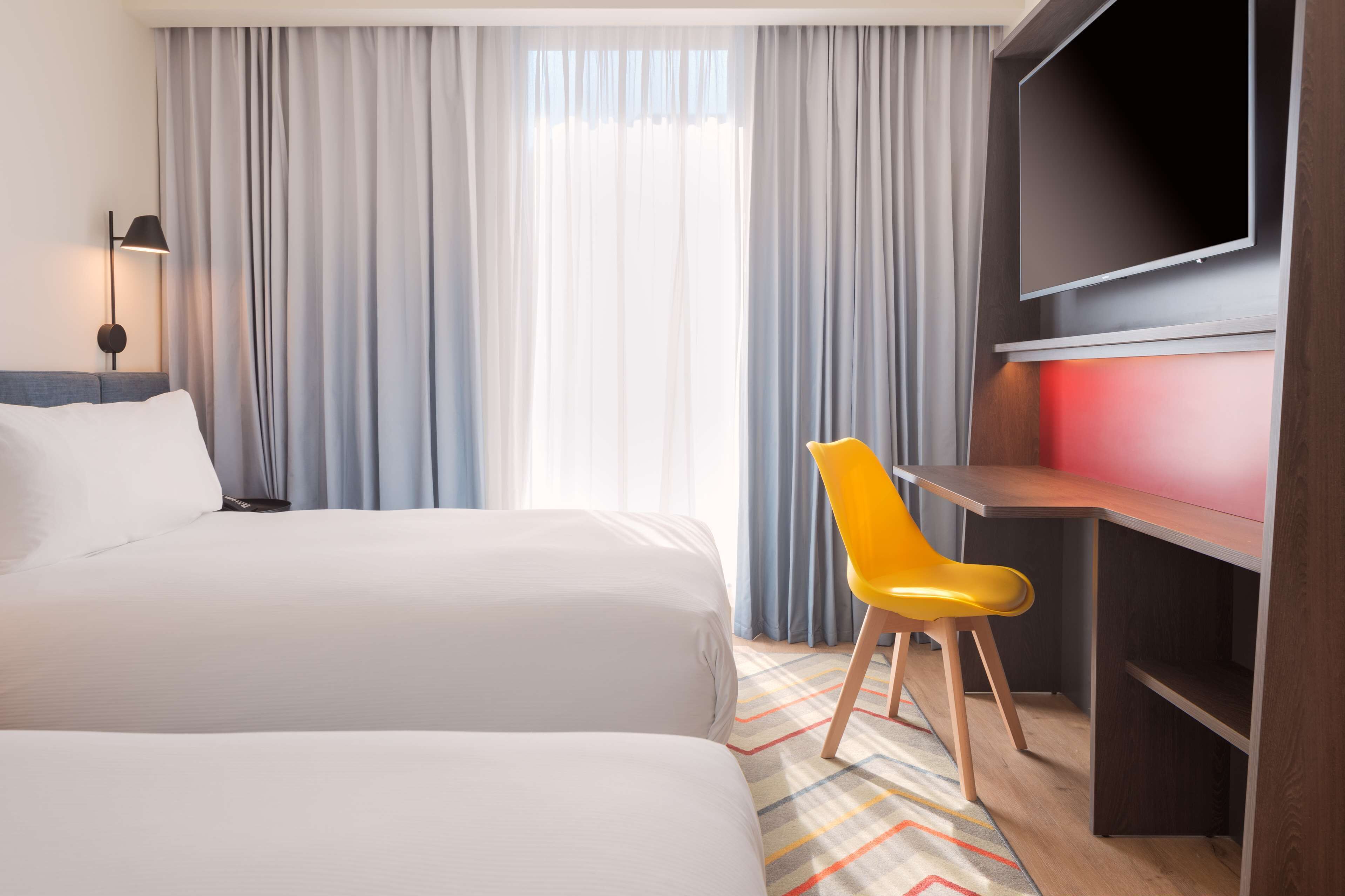 standard twin room, 2 single beds | 1 bedroom, hypo-allergenic bedding, in-room safe, desk