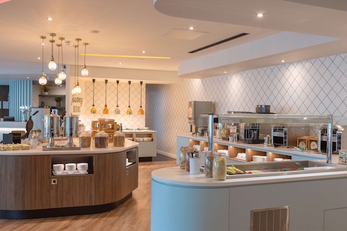 Hampton by Hilton Ashford International