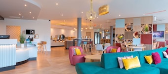Hampton by Hilton Ashford International