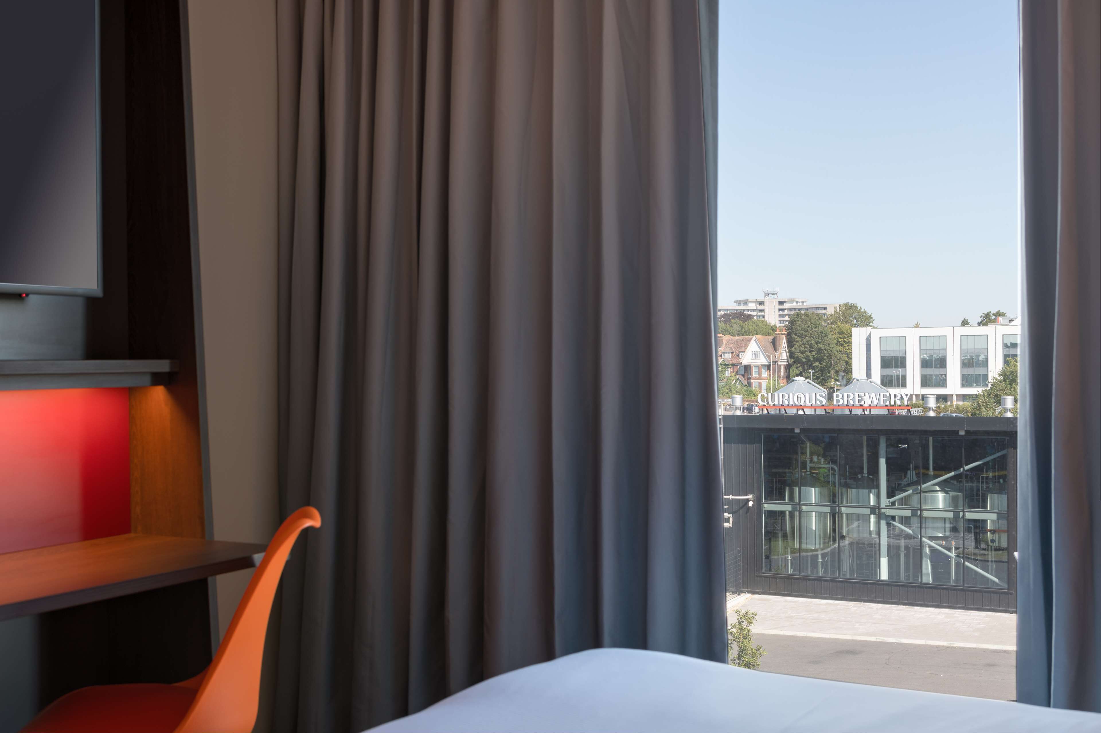 standard double room, 1 king bed | 1 bedroom, hypo-allergenic bedding, in-room safe, desk