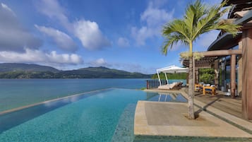 3 udendørs pools, liggestole